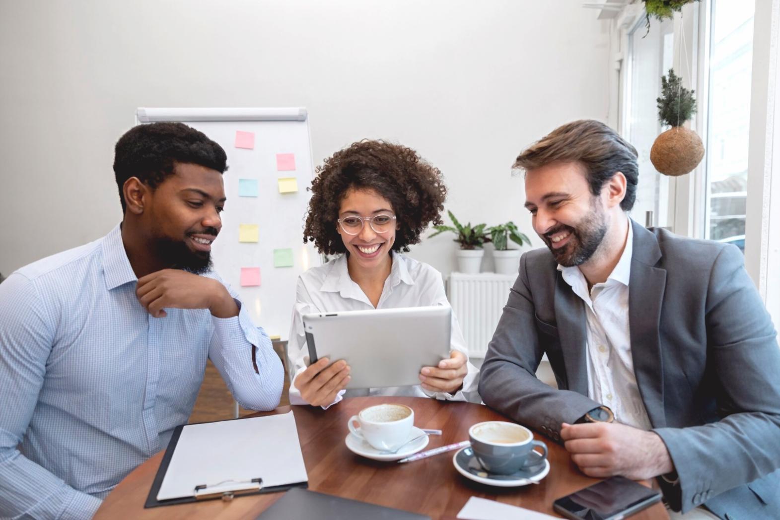 Proces de analiză și raportare financiară